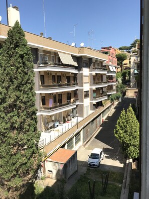 View from room - Leonardo Da Vinci Guest House (Rome)