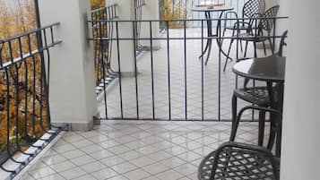 1 bedroom, premium bedding, down duvets, minibar