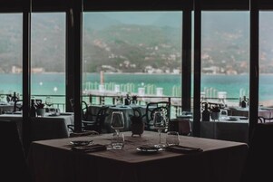 供应午餐和晚餐
