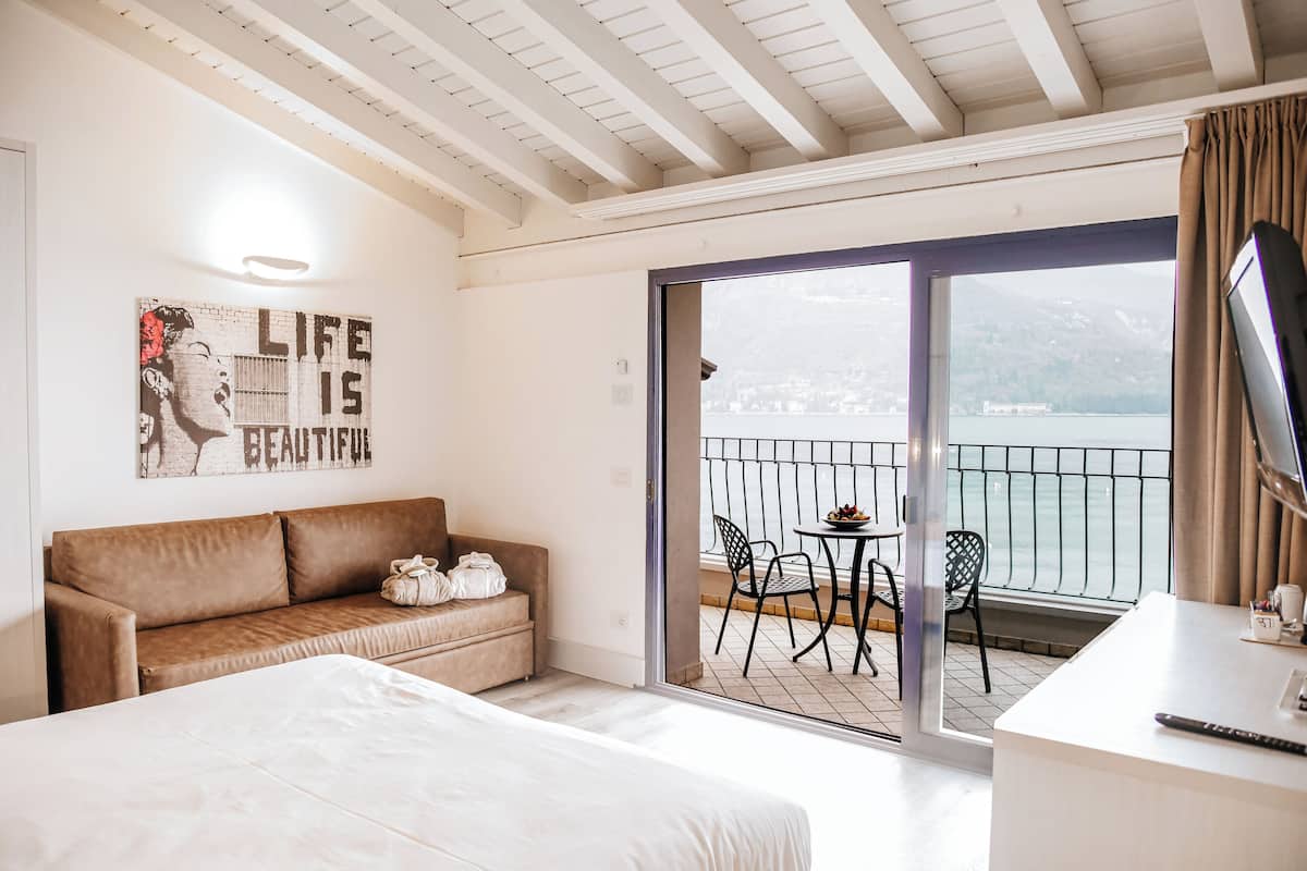 Deluxe Double or Twin Room, Balcony, Lake View | Premium bedding, down duvets, minibar, in-room safe