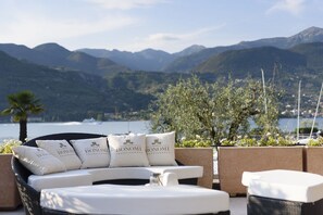 Poolside bar - Bella Hotel & Restaurant  (San Felice del Benaco)