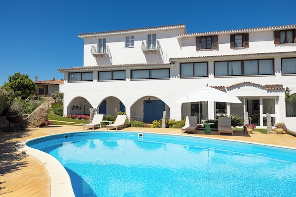 Een seizoensgebonden buitenzwembad