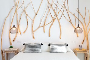 Deluxe Double Room | Minibar, in-room safe, blackout drapes, cribs/infant beds