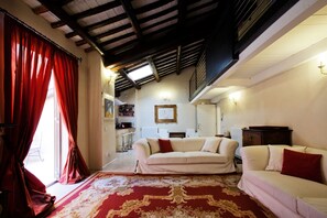 Interior entrance - LM Suite Spagna (Rome)