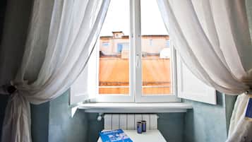 Habitación doble | Minibar, decoración personalizada, muebles diferentes y escritorio