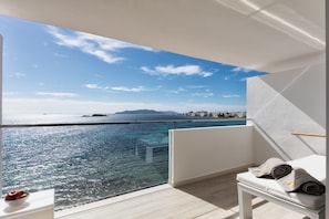 Suite, terras, uitzicht op zee (heaven, high floors) | Luxe beddengoed, een minibar, een kluis op de kamer