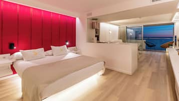 Suite, terras, uitzicht op zee (heaven, high floors) | Luxe beddengoed, een minibar, een kluis op de kamer