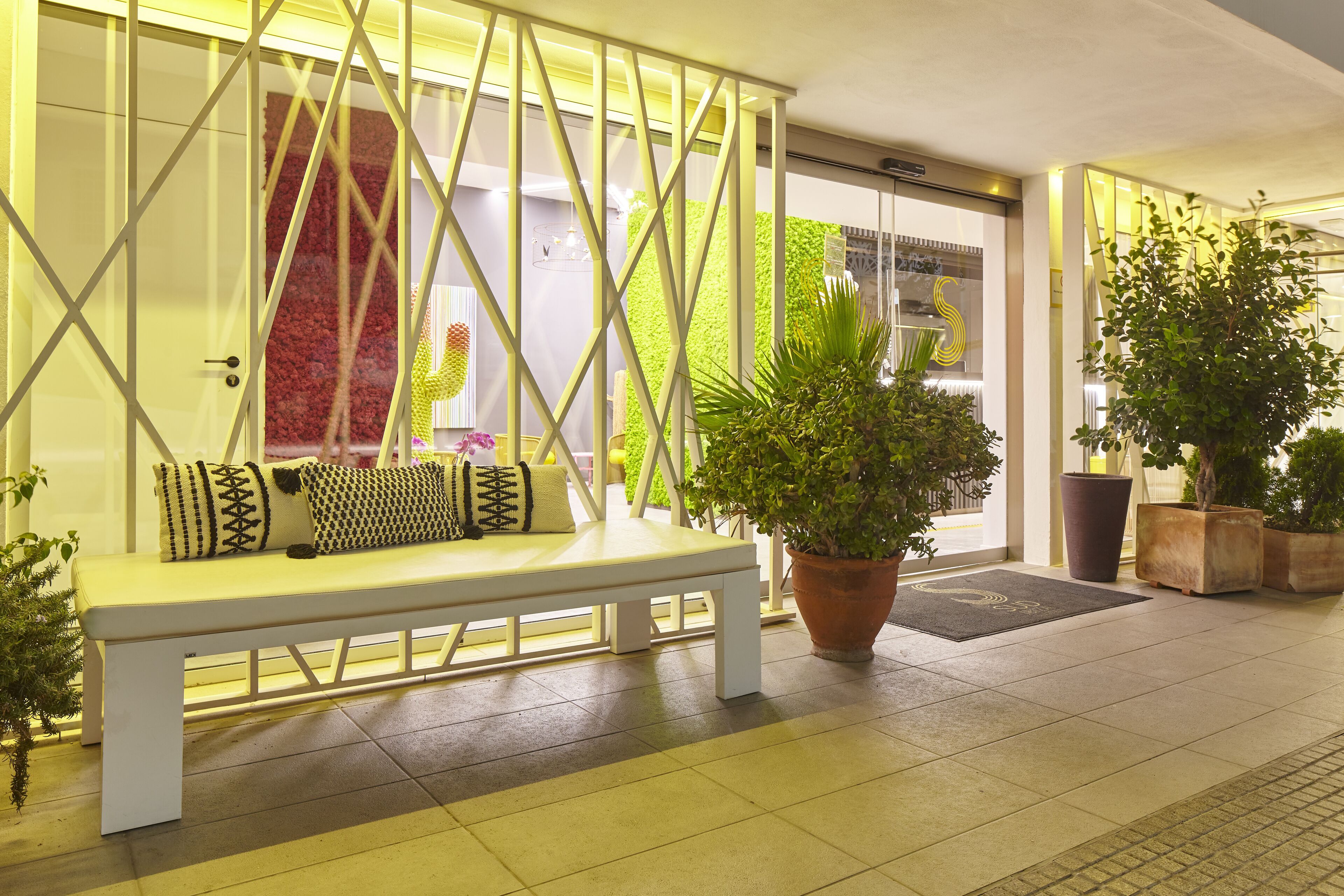 Vista frontal de la propiedad