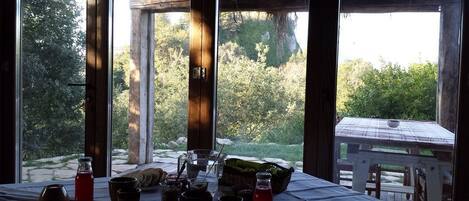 Free daily full breakfast