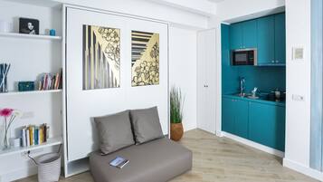 32-inch flat-screen TV with digital channels, LED TV