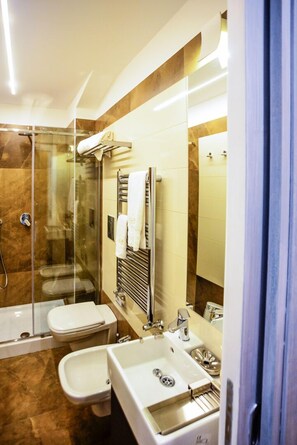 Shower, free toiletries, hair dryer, bidet