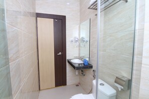 Shower dan perlengkapan mandi gratis