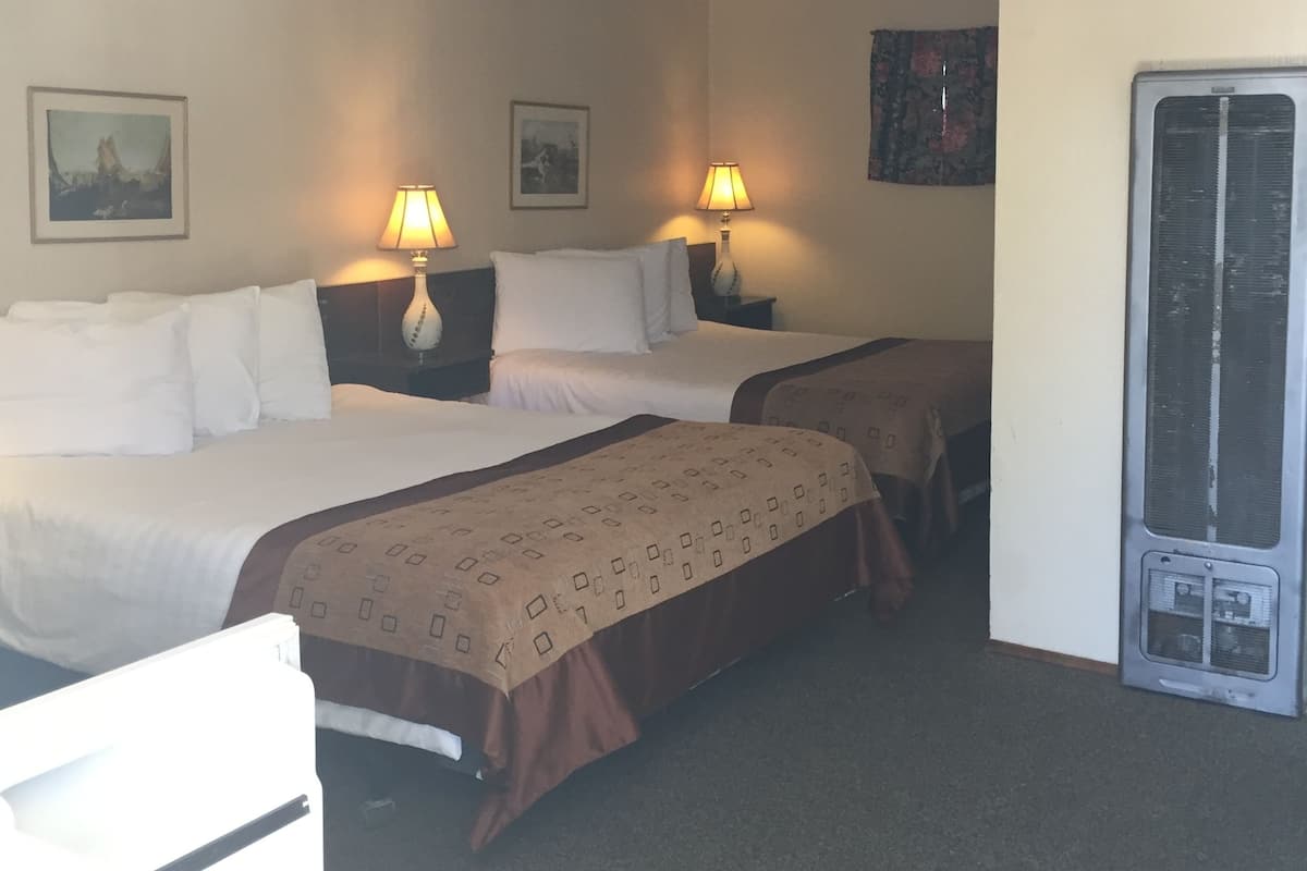 Chambre, 2 grands lits | Bureau, Internet gratuit par cĂąble