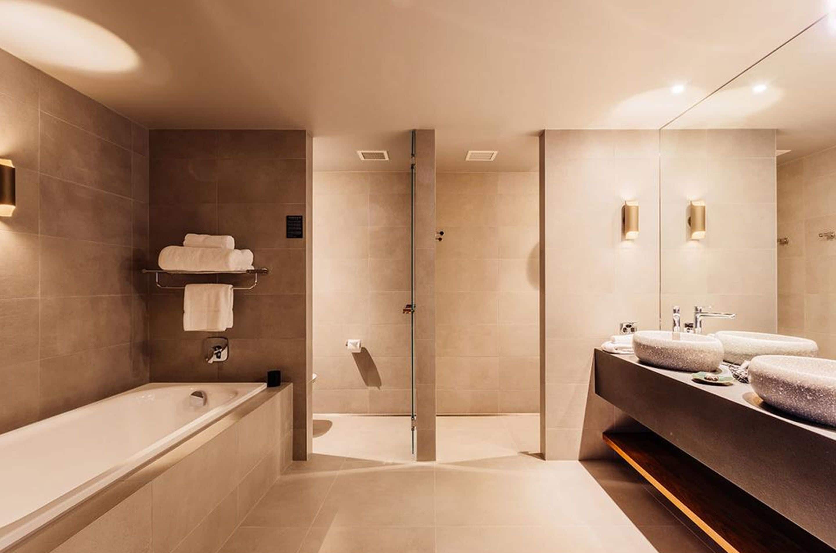 shower, rainfall showerhead, free toiletries, hair dryer