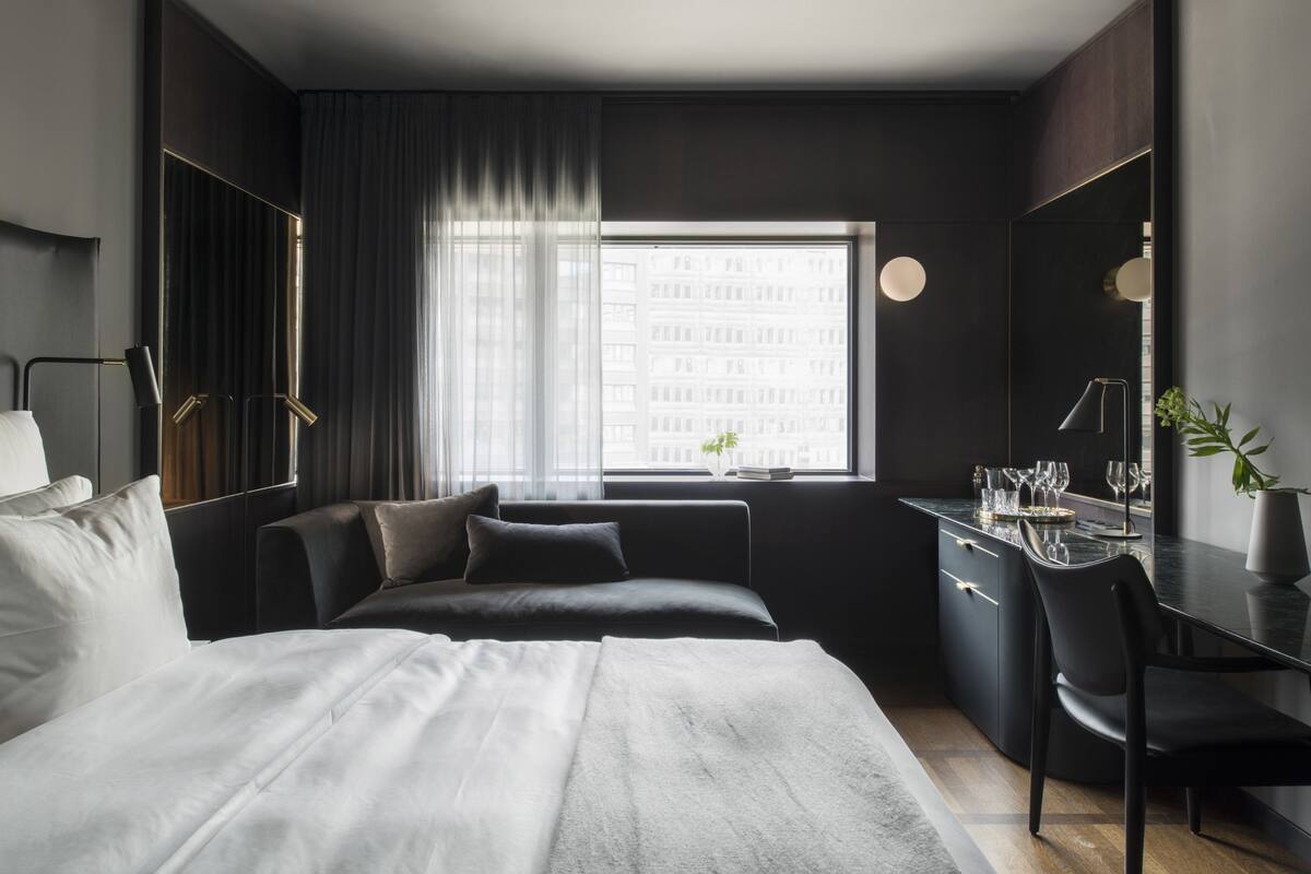 Ropa de cama de alta calidad, cubrecamas y minibar