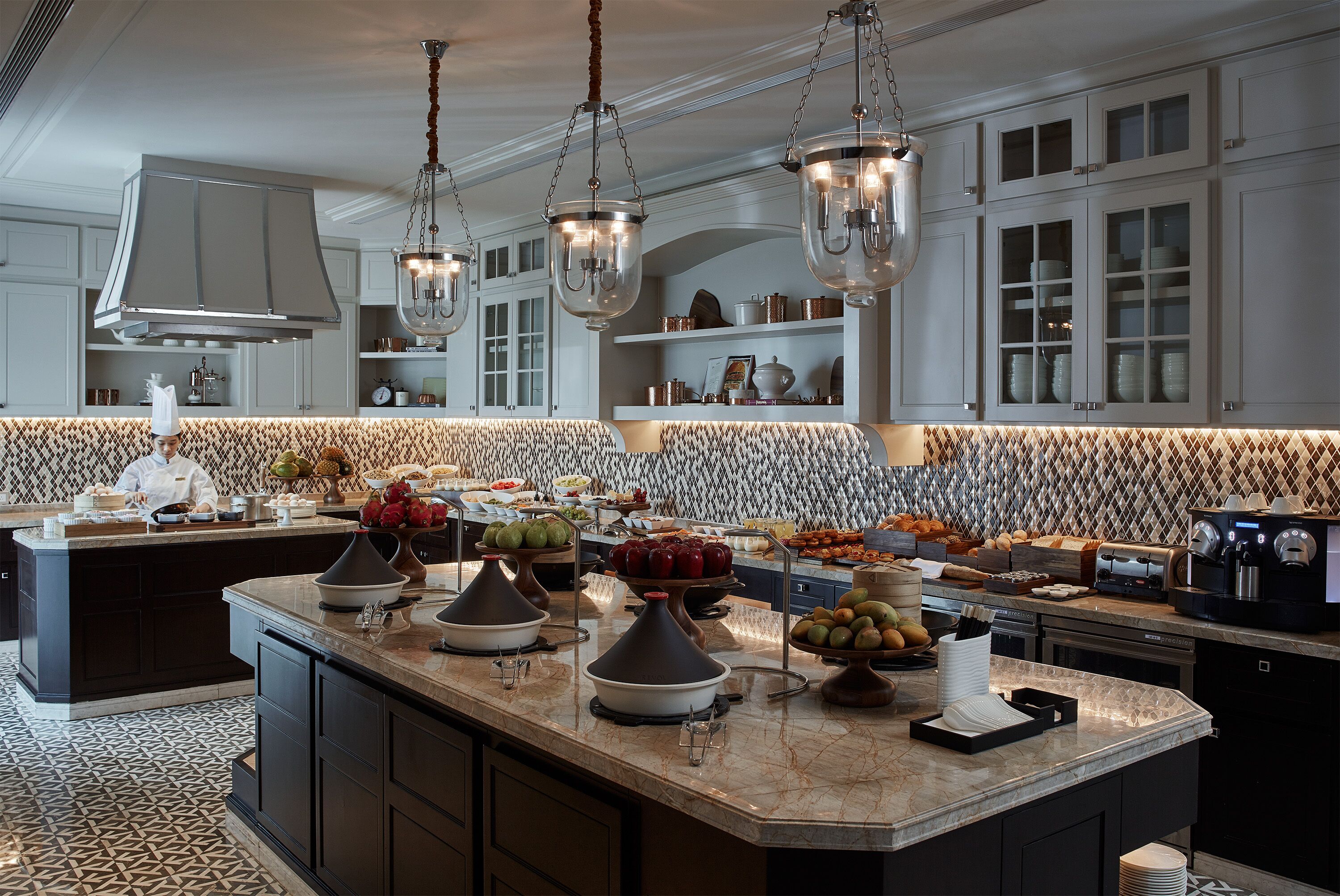 daily buffet breakfast (cny 282 per person)