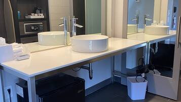 aloft, Room, 2 Queen Beds | Bathroom | Shower, free toiletries, hair dryer, towels