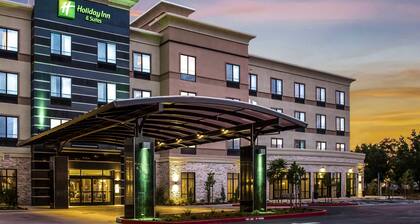 Holiday Inn & Suites Silicon Valley - Milpitas by IHG