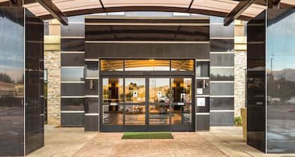 Holiday Inn & Suites Silicon Valley - Milpitas by IHG