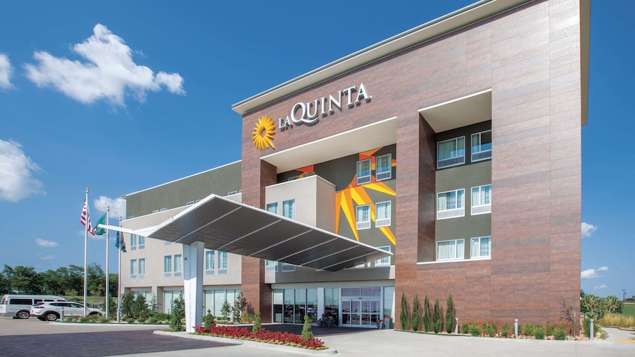 La Quinta Inn & Suites by Wyndham Tulsa Broken Arrow