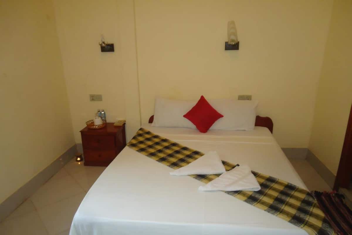 Double Room | Desk, blackout drapes, WiFi (free)