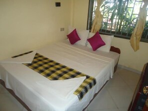 Double Room | Desk, blackout drapes, free WiFi