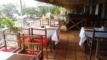 Breakfast, lunch, dinner served; local and international cuisine