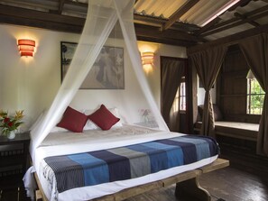 ตู้นิรภัยในห้องพัก, โต๊ะทำงาน, Wi-Fi ฟรี