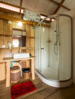 Shower, free toiletries, hair dryer, slippers