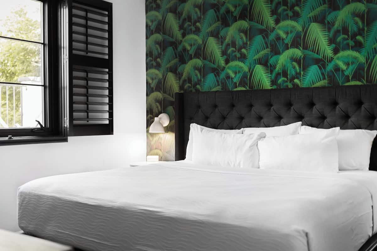 1 bedroom, individually decorated, individually furnished