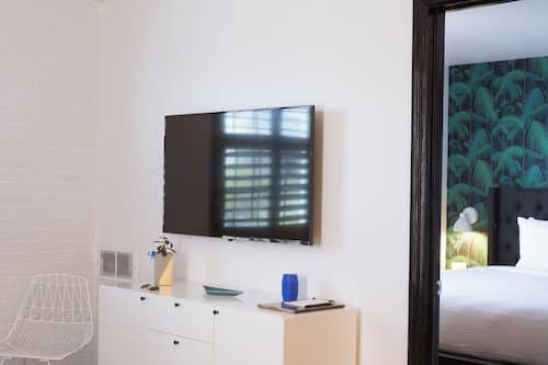 1 bedroom, individually decorated, individually furnished
