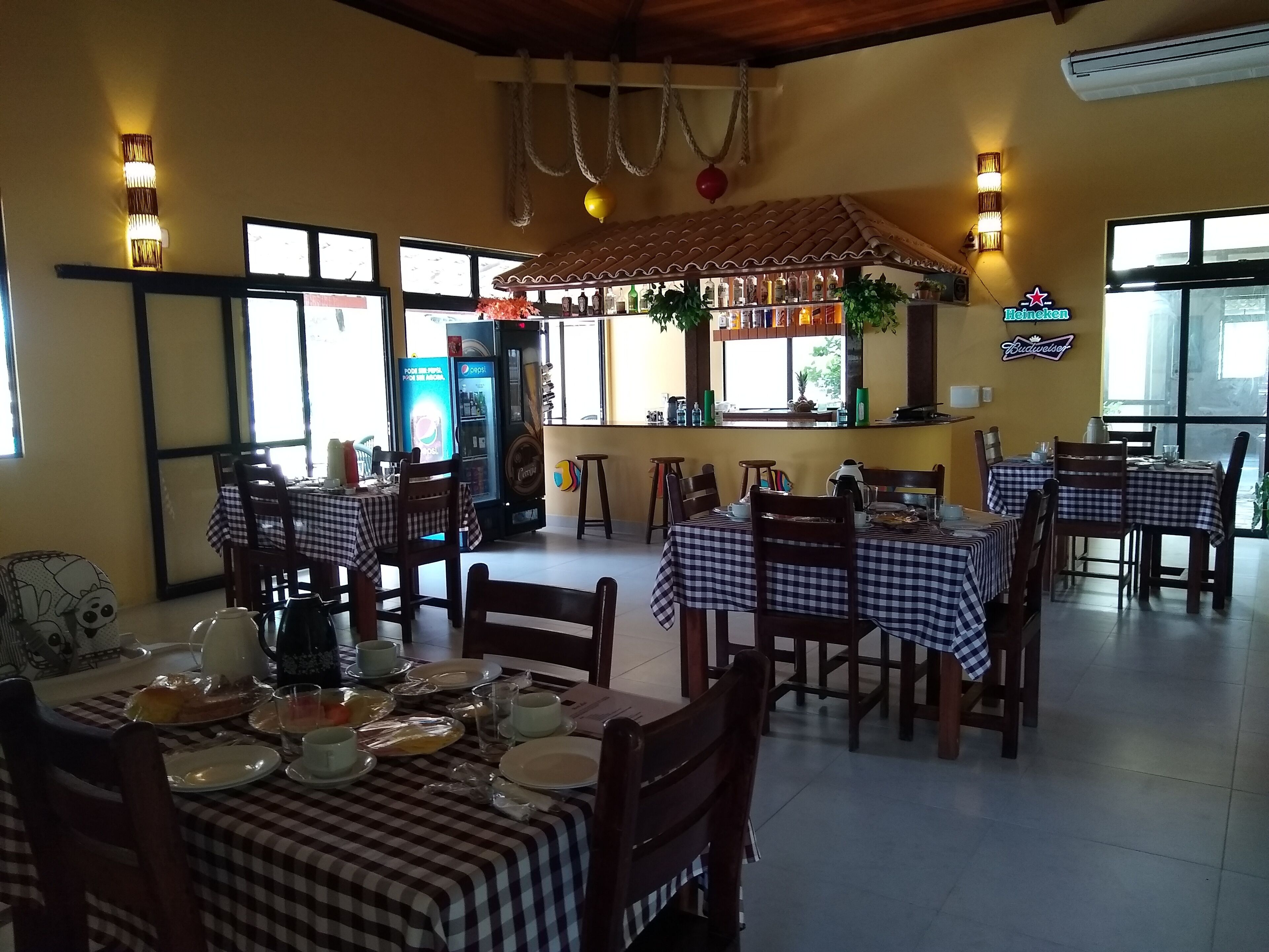 lunch and dinner served