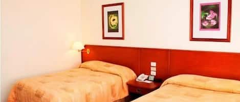 Caja de seguridad en la habitación y escritorio