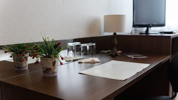 Habitación doble superior | Minibar, escritorio, espacio para trabajar con un portátil