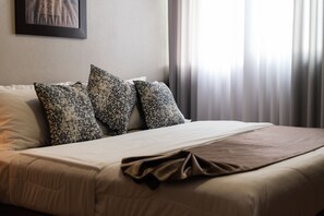 Luxury Suite | Minibar, desk, laptop workspace, iron/ironing board - Hotel Itajara (Jaragua do Sul)