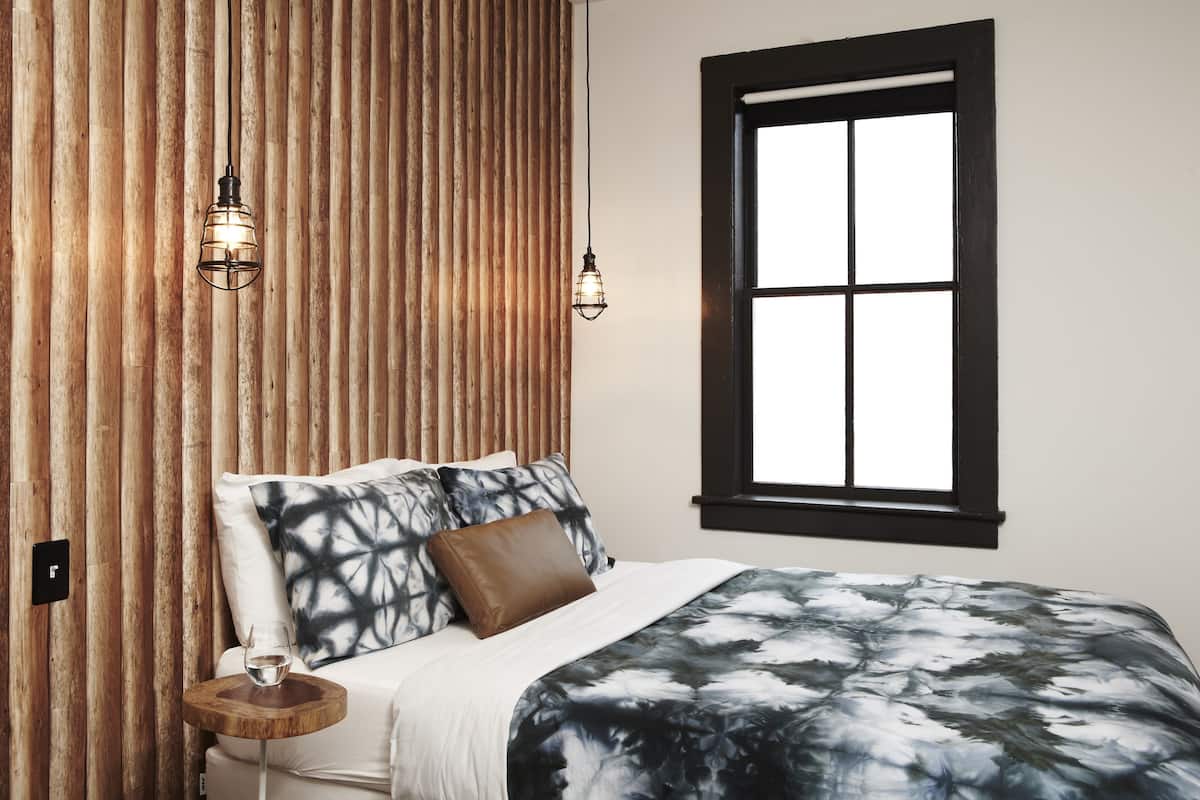 Suite, 1 grand lit (DRINK) | Lit avec matelas en mousse à mémoire, accès au Wi-Fi (inclus)