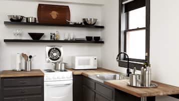 Suite, 1 King Bed, Kitchen (EAT) | Memory foam beds, free WiFi