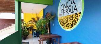 Onça da Praia Hostel