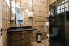 Shower - Onça da Praia Hostel (Vitoria)