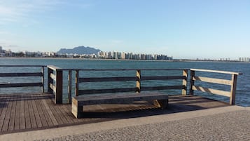 Na praia
