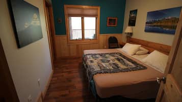 4 bedrooms, premium bedding, down comforters, Select Comfort beds