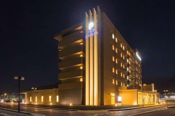 Fachada de la propiedad por la tarde o noche