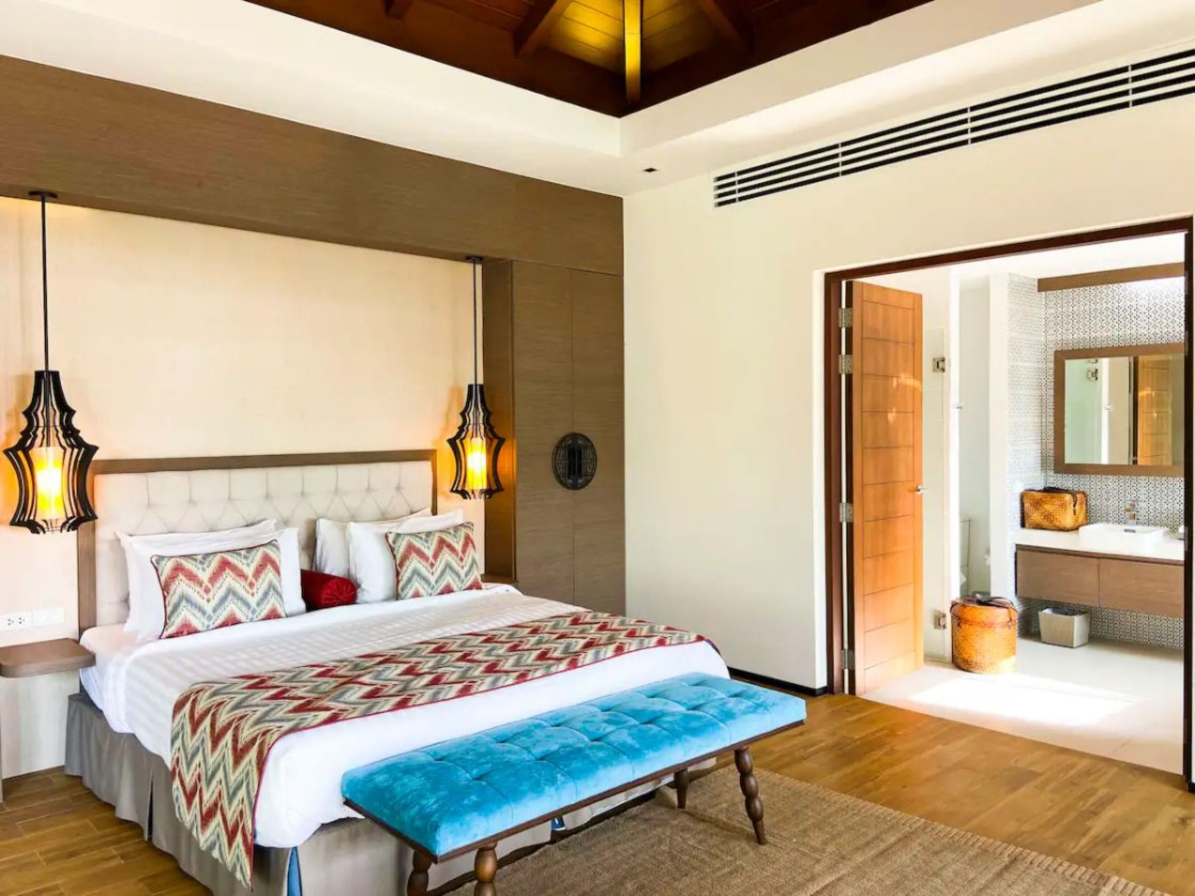 One Bedroom Pool Villa with Ocean View | Roupas de cama premium, frigobar, cofres nos quartos, escrivaninha