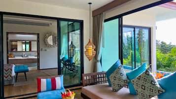 One Bedroom Pool Villa with Ocean View | Literie de qualité supérieure, minibar, coffres-forts dans les chambres