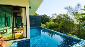 One Bedroom Pool Villa with Ocean View | Biancheria da letto di alta qualità, minibar, una cassaforte in camera