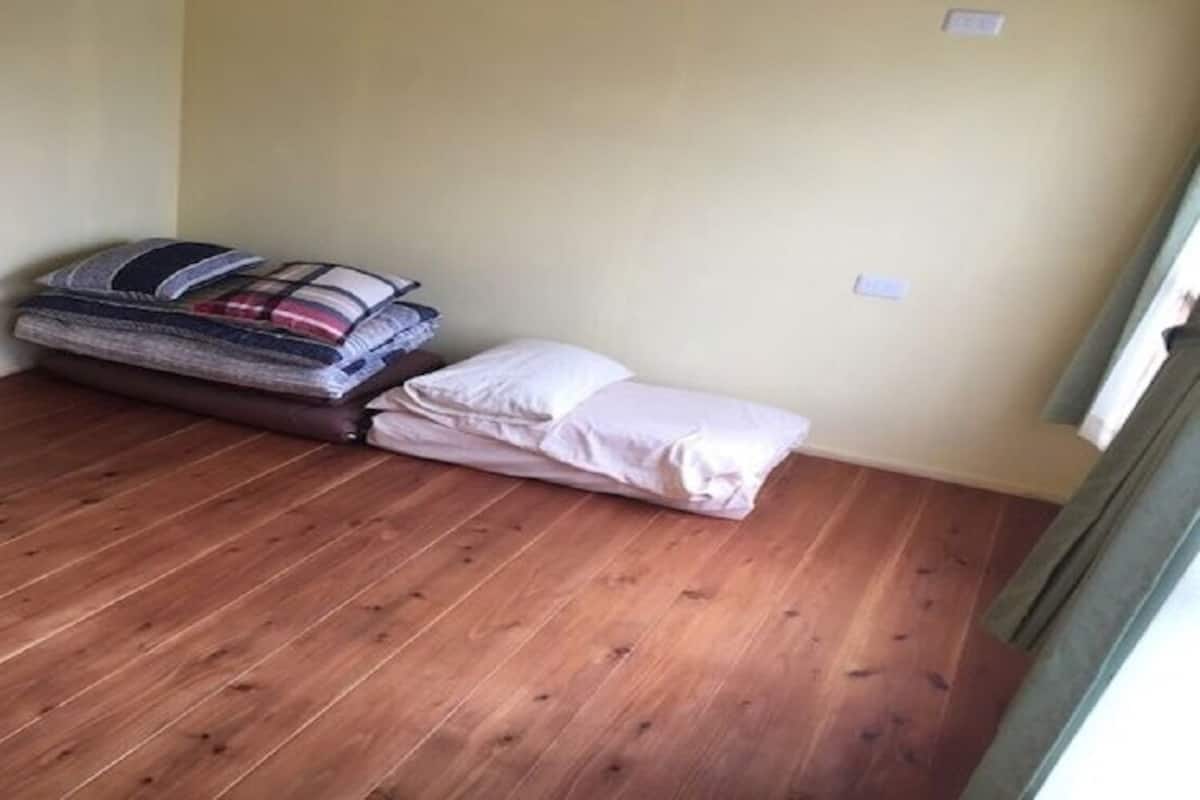 Wifi gratis y ropa de cama