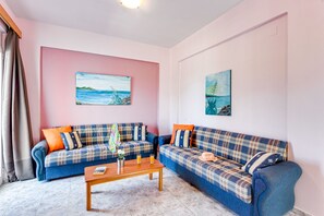 Living area | Flat-screen TV - Eden Beach Hotel (Chania)