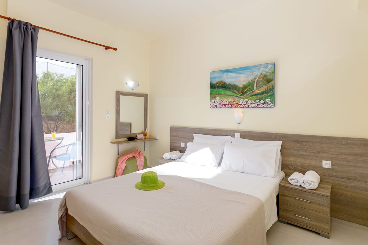 Soundproofing, iron/ironing board, free cribs/infant beds, free WiFi