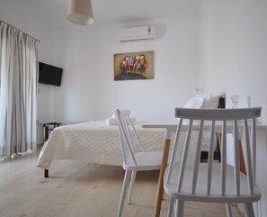 Studio | Living area | Plasma TV