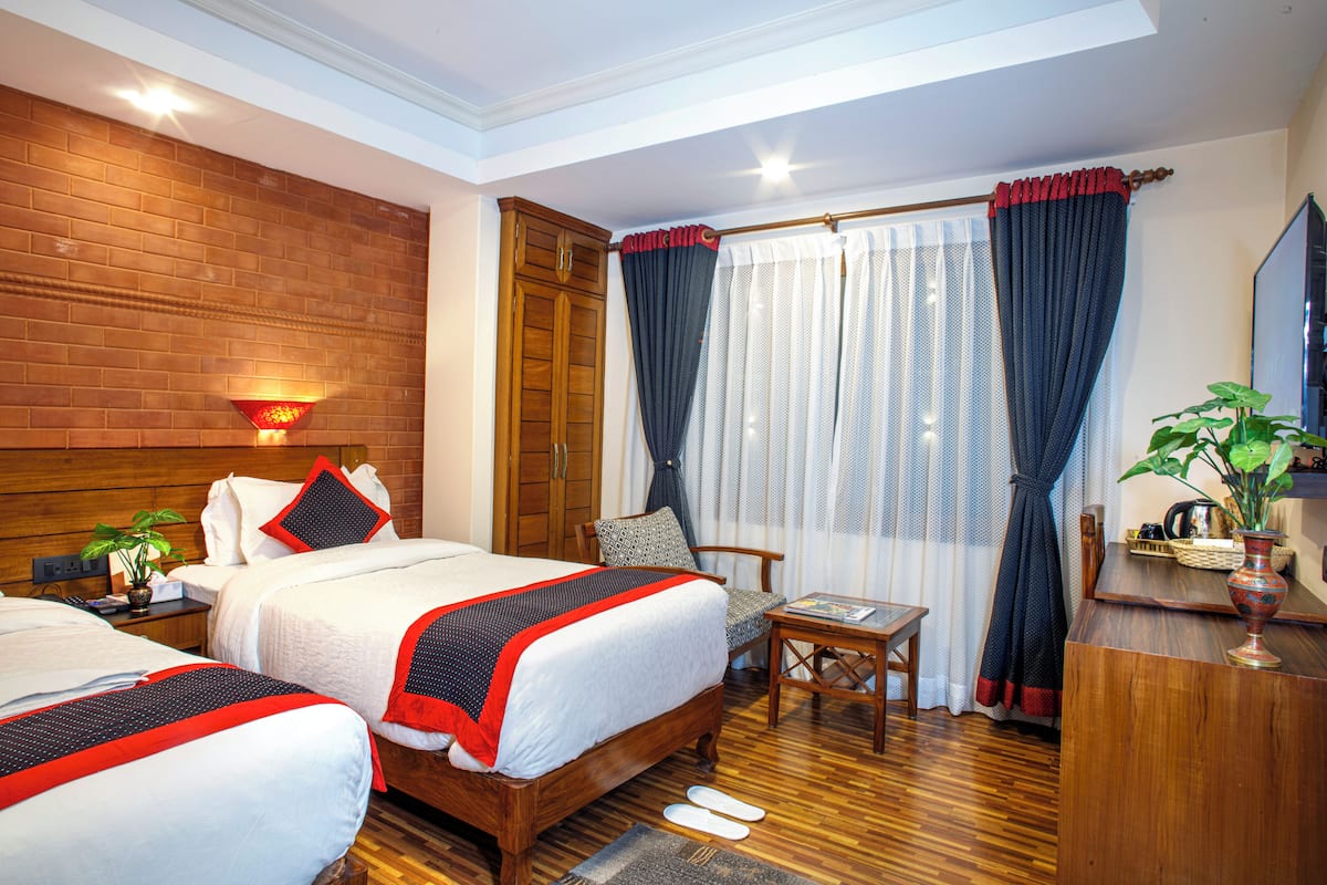 Deluxe Twin Room | 1 bedroom, premium bedding, minibar, in-room safe